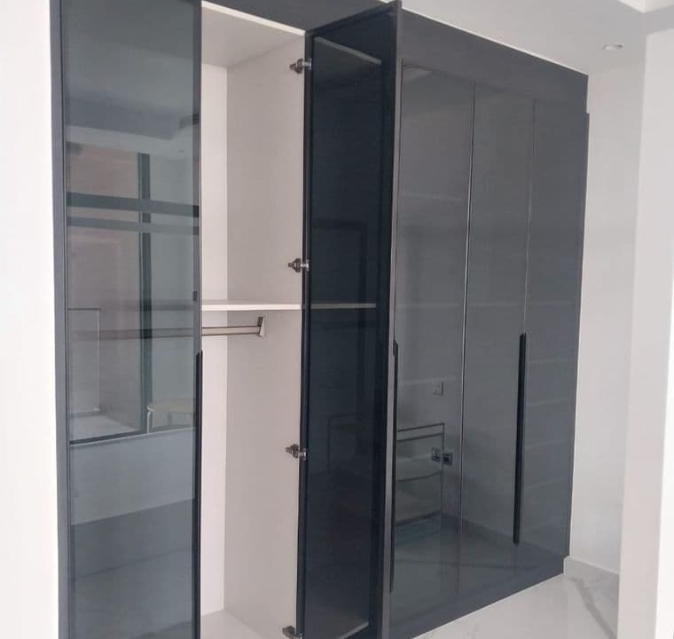 Mirror-fronted wardrobe by Pillarstone