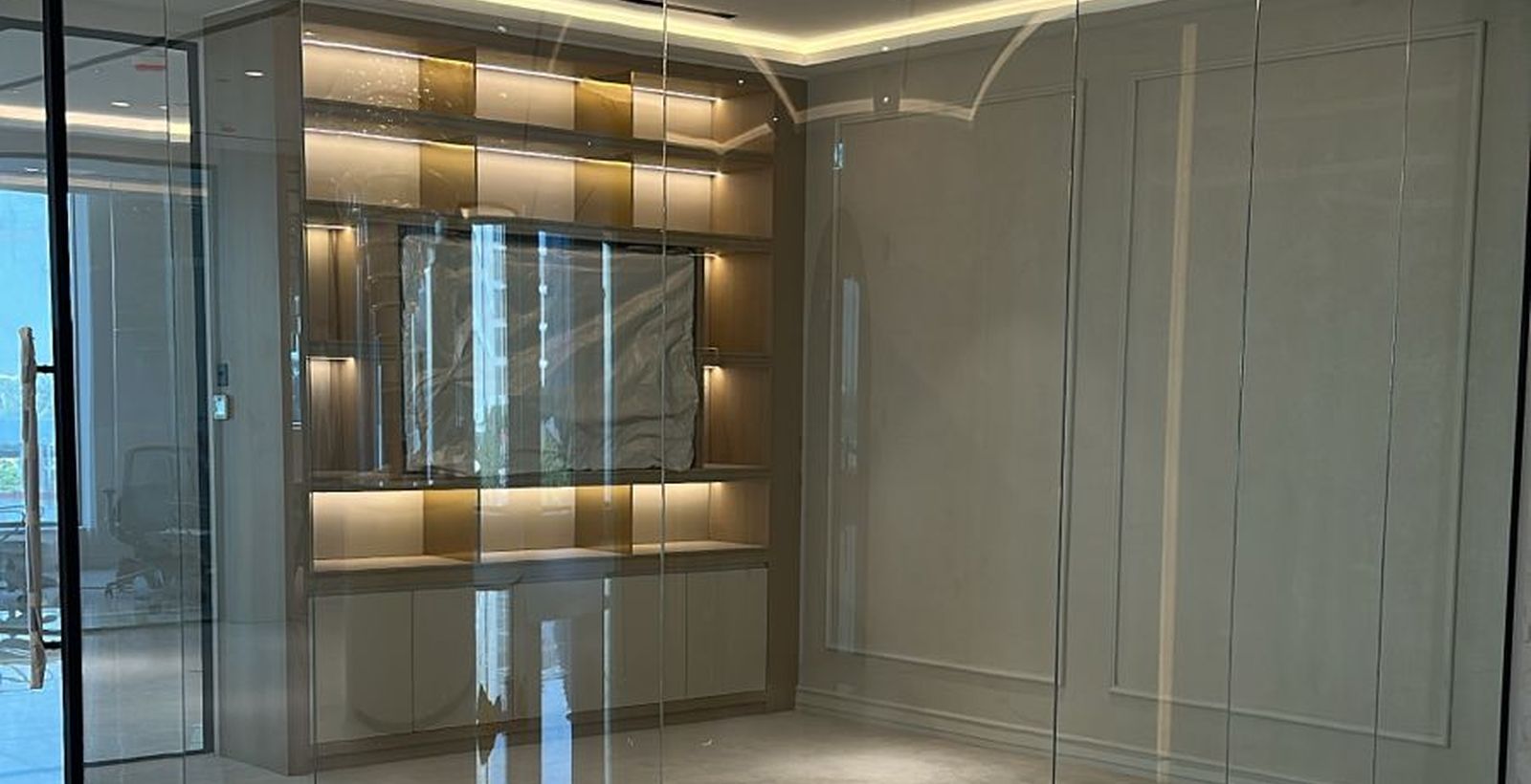 Frameless glass office partition fabricated and installed by Pillarstone