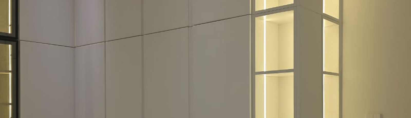 Feature mirror and glass detail installed by Pillarstone in the UAE