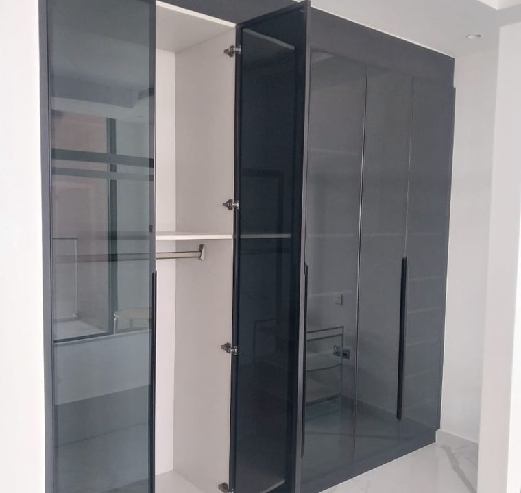 Mirror-fronted wardrobe by Pillarstone